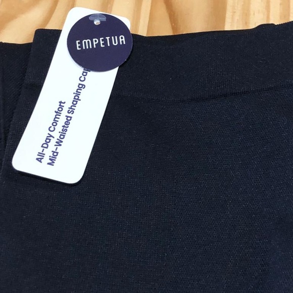 NWT $60 All Day Comfort Empetua Medium Waisted Shaping Capri Leggings Black L - Picture 3 of 9